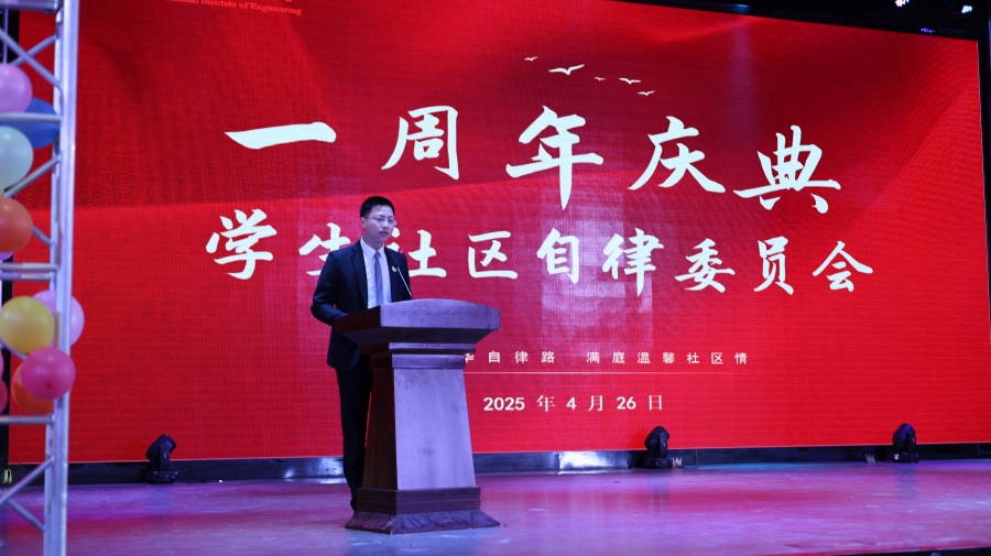 指导老师代表发言.jpg